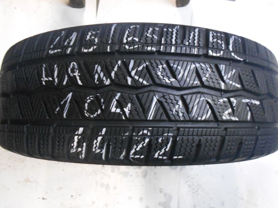 OPONA POJEDYNKA 215/65R15C  HANKOOK WINTER I*CEPT LV DOT 4422 8MM