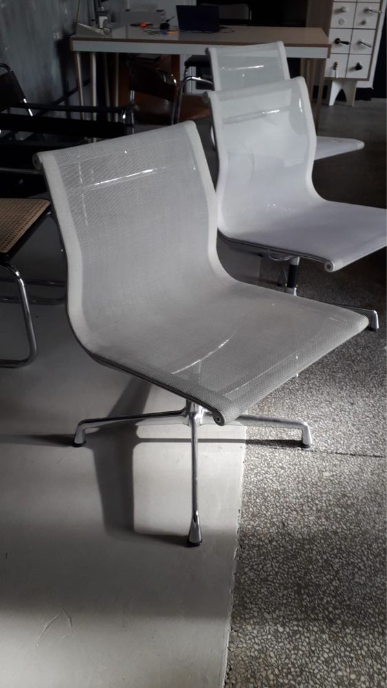 Krzesła Vitra Aluminium EA101 oryginał