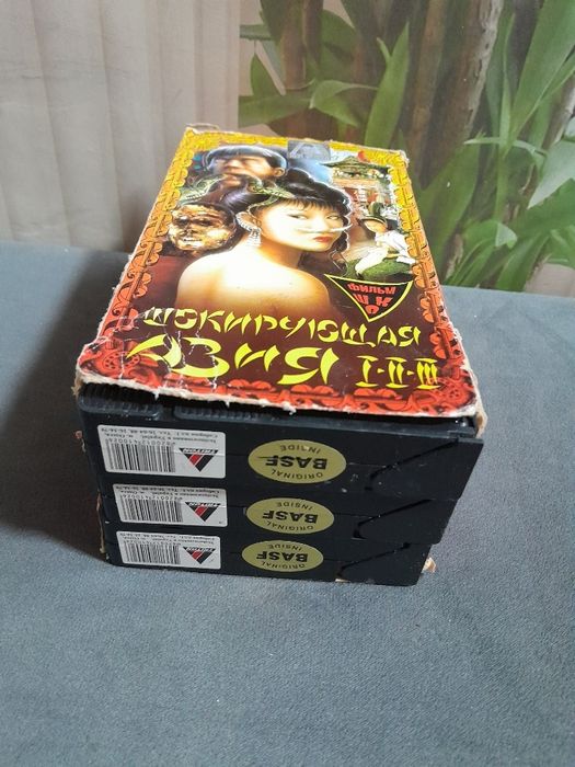 Видеокассеты с фильмами и мультфильмами відеокасети видеофильмы б/у