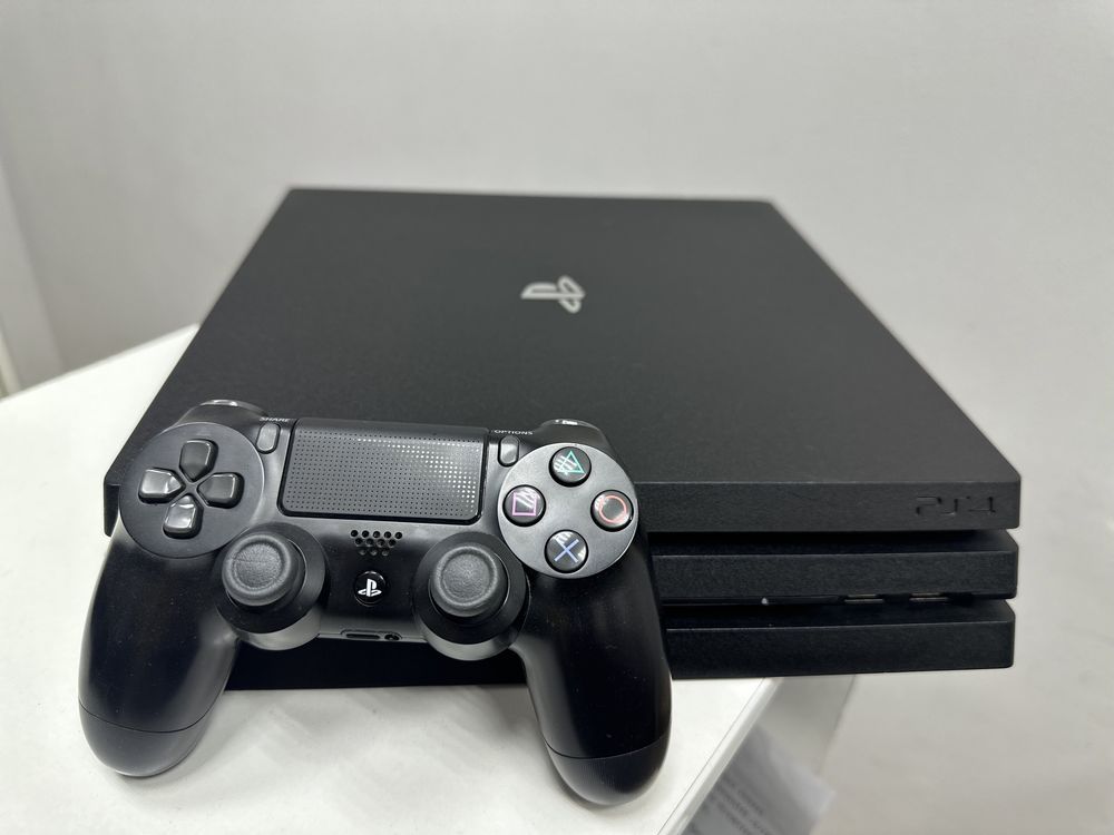 PlayStation 4 Pro 1Tb відмінний стан