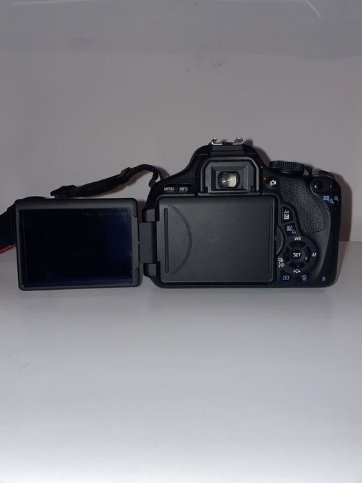 Canon EOS 600D + Lente 18-55mm + Mochila