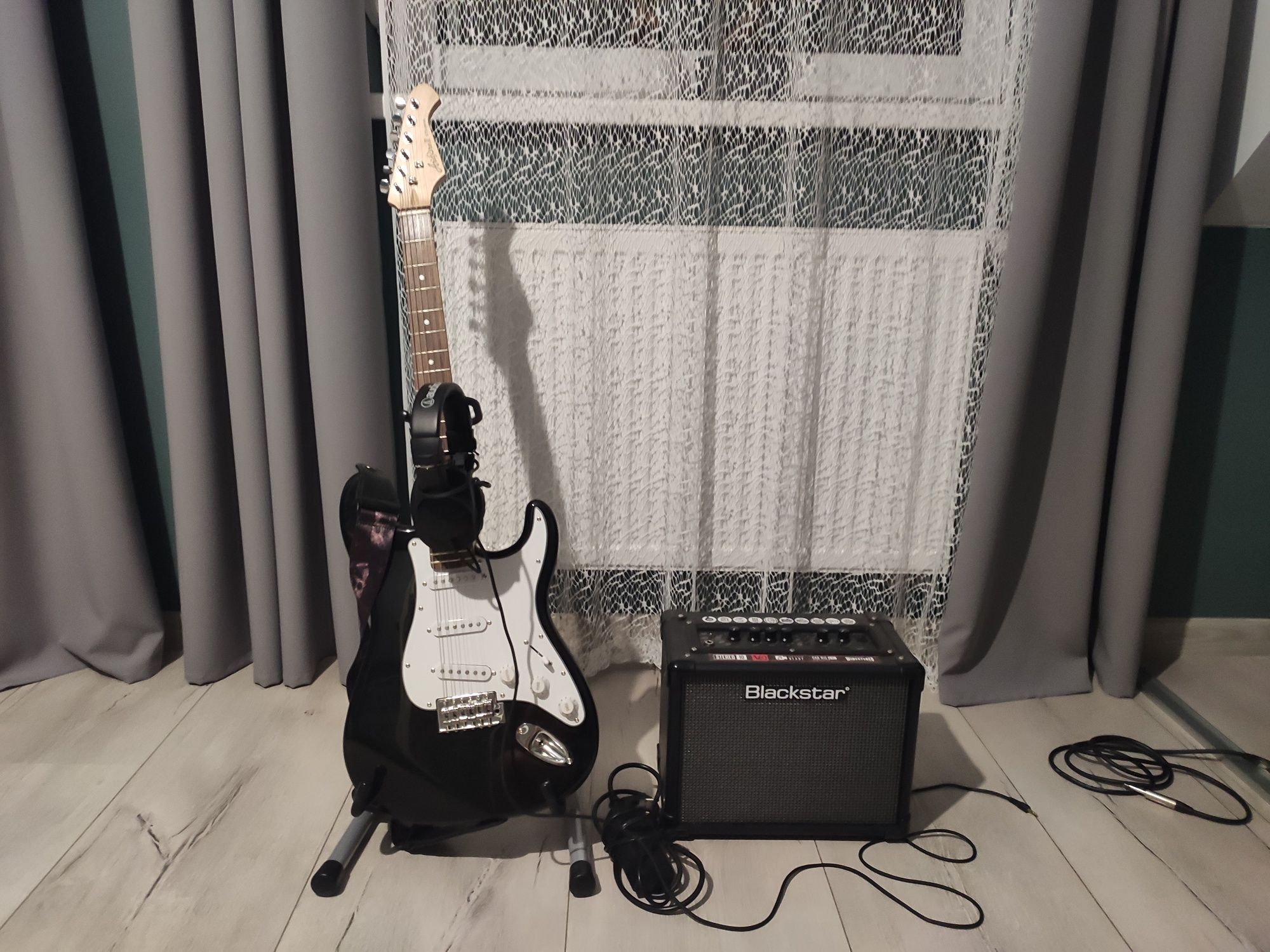 Gitara Aria ProII STG wzmacniacz Blackstar Stereo 10 słuchawki futerał