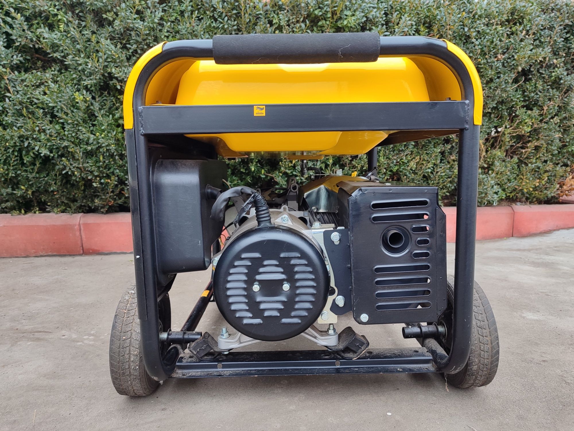 Генератор бензиновий Garland BOLT 925QG-V20