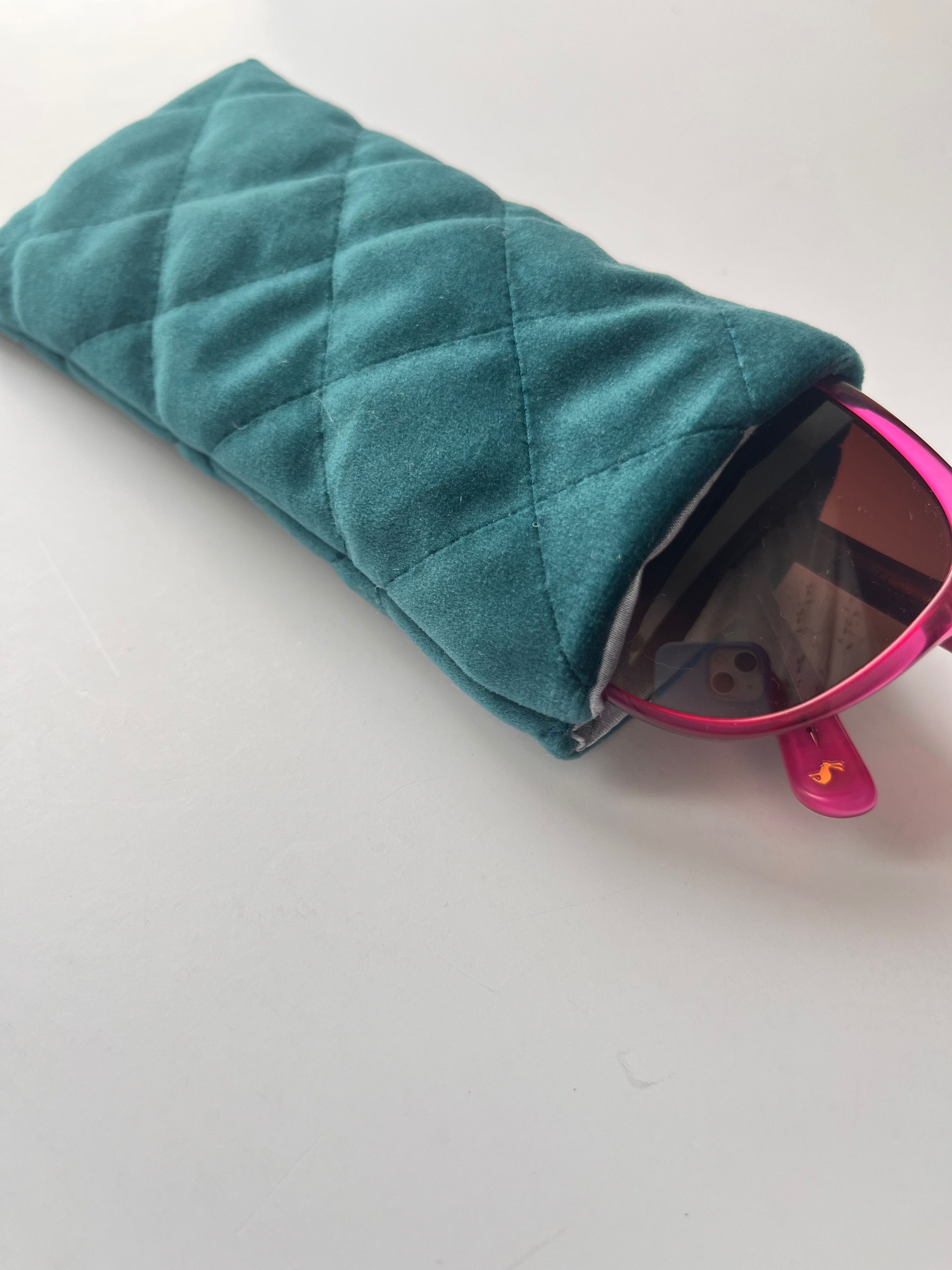 Etui pikowane na okulary