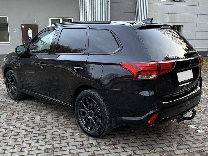 Mitsubishi Outlander PHEV 2016