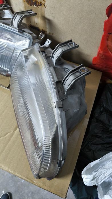 Faróis fundo branco