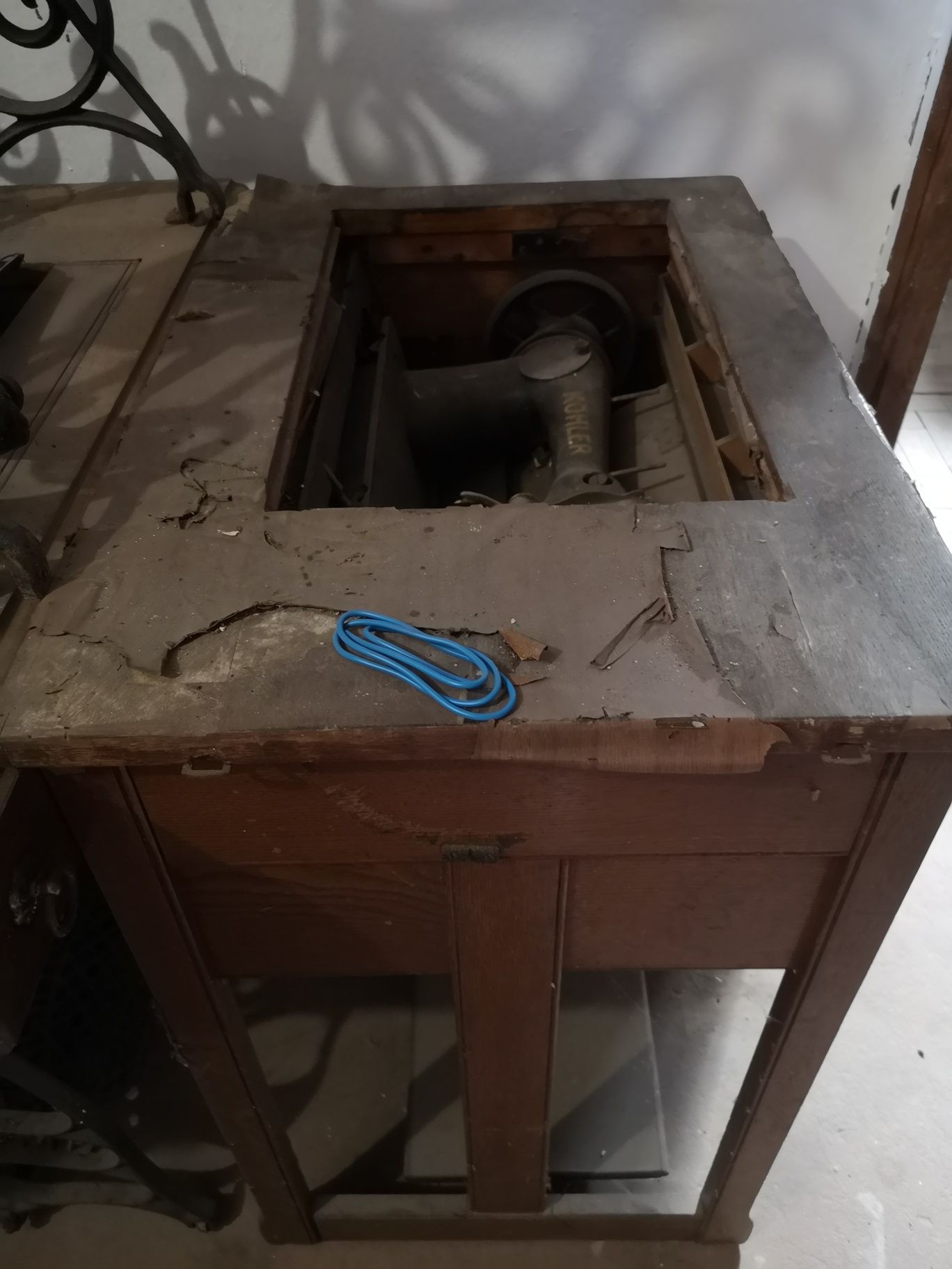 Máquinas costura antigas para restauro