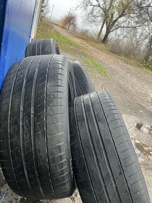Продам шини 215/50 R17