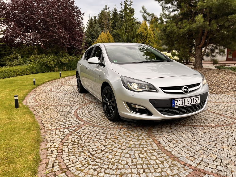 Opel Astra J Cosmo 2013 Lift 1.4T 140km/138tys.km/pdc/tempomat/full