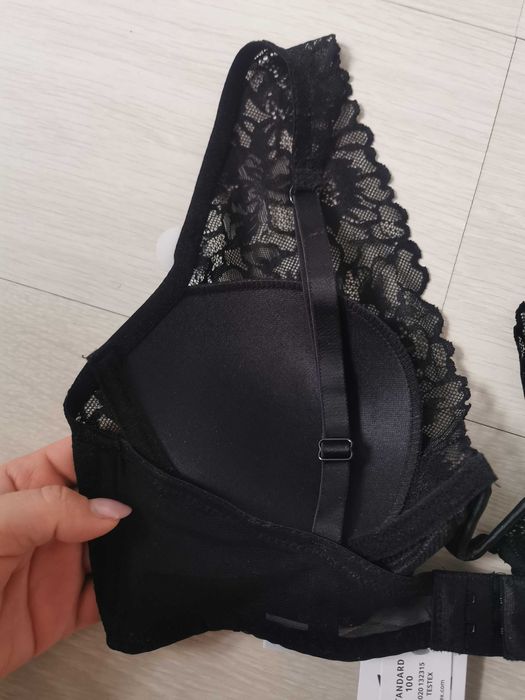 Nowy czarny biustonosz koronkowy 80 C