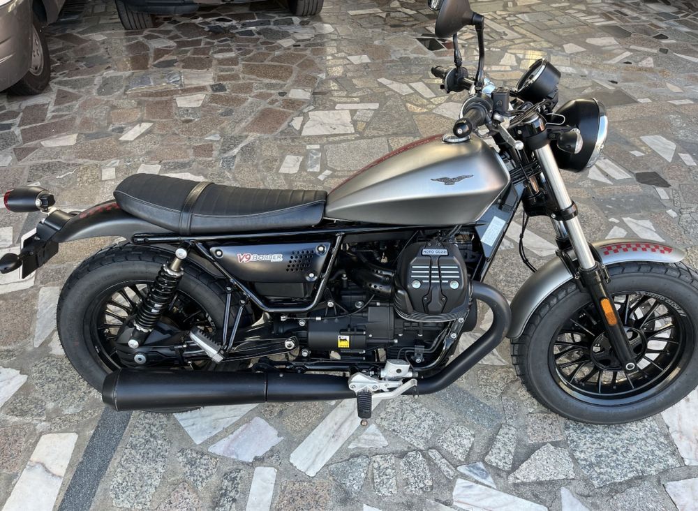 Moto Guzzi v9 Bobber