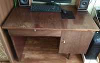 письменный стол в хорошем состоянии