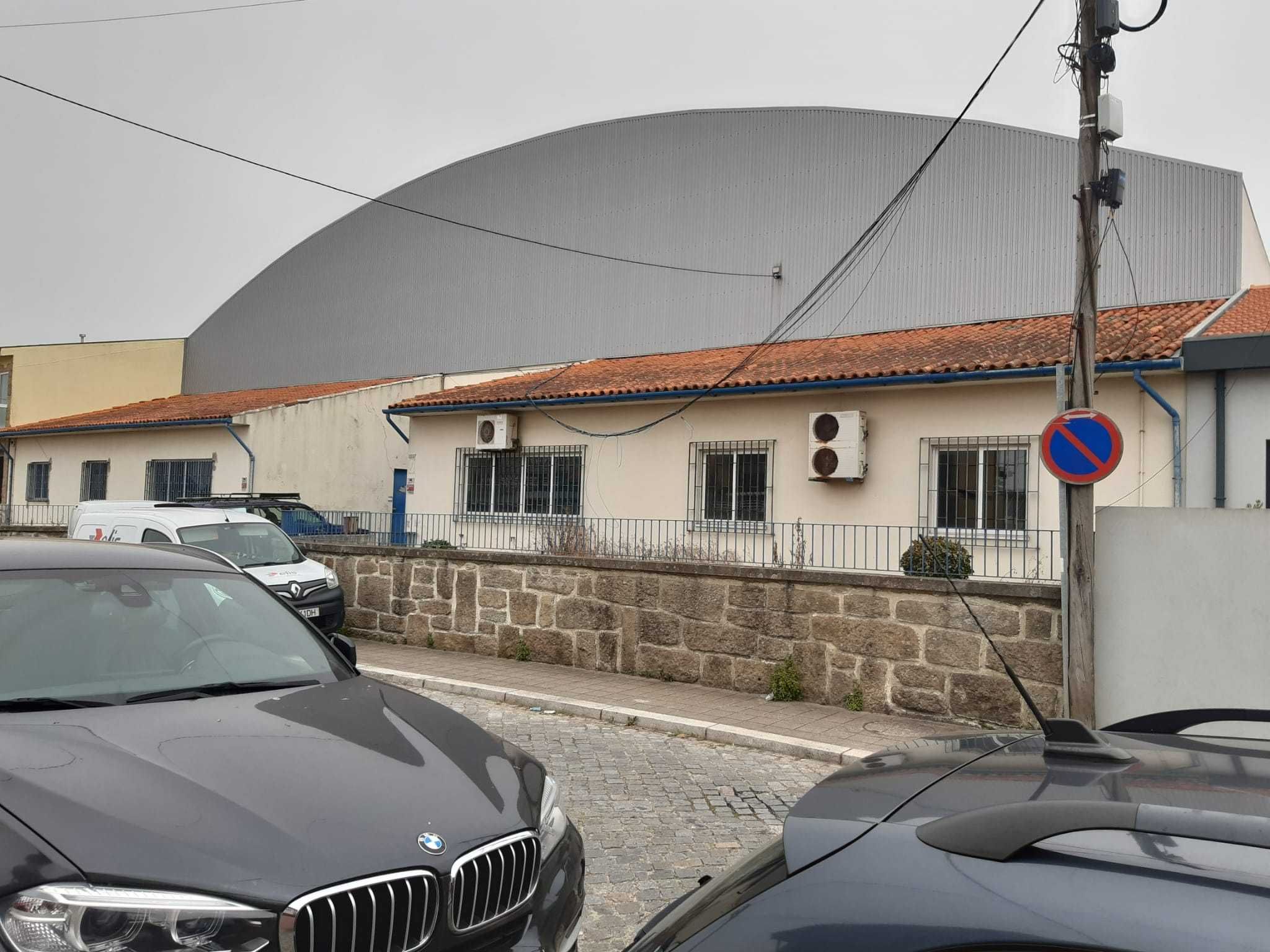 Armazém junto ao aeroporto do Porto