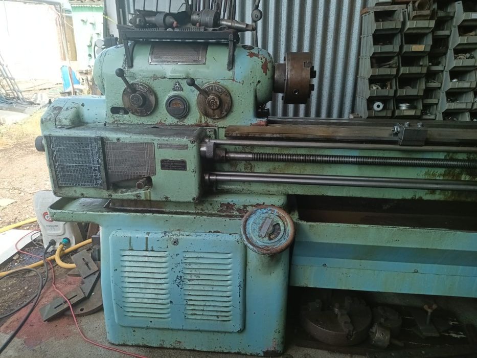 Torno Mecânico TOS – 1,35m Entre Pontas | Industrial, Robusto e Pronto
