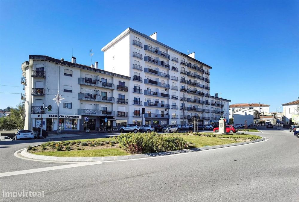 Apartamento T1 com Marquise e Vista de Campo