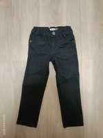 Czarne jeansy chłopięce 98/104