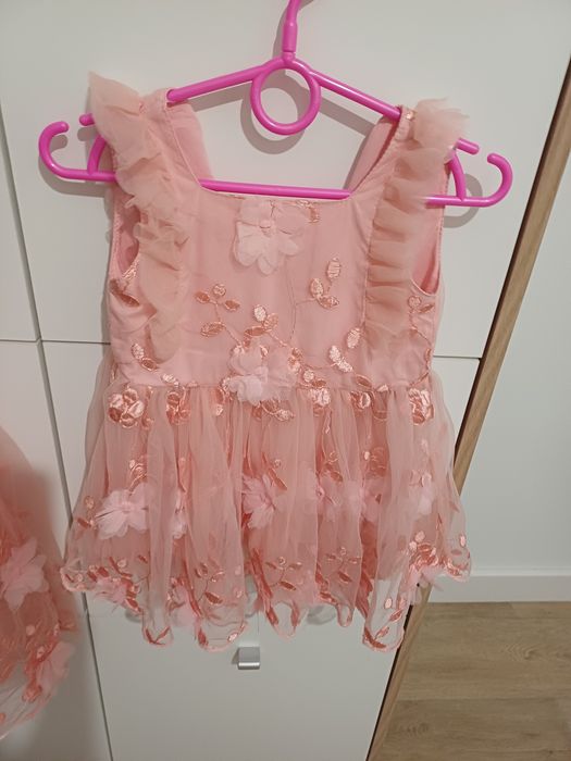 74 sukienka kwiaty 3d puder róż