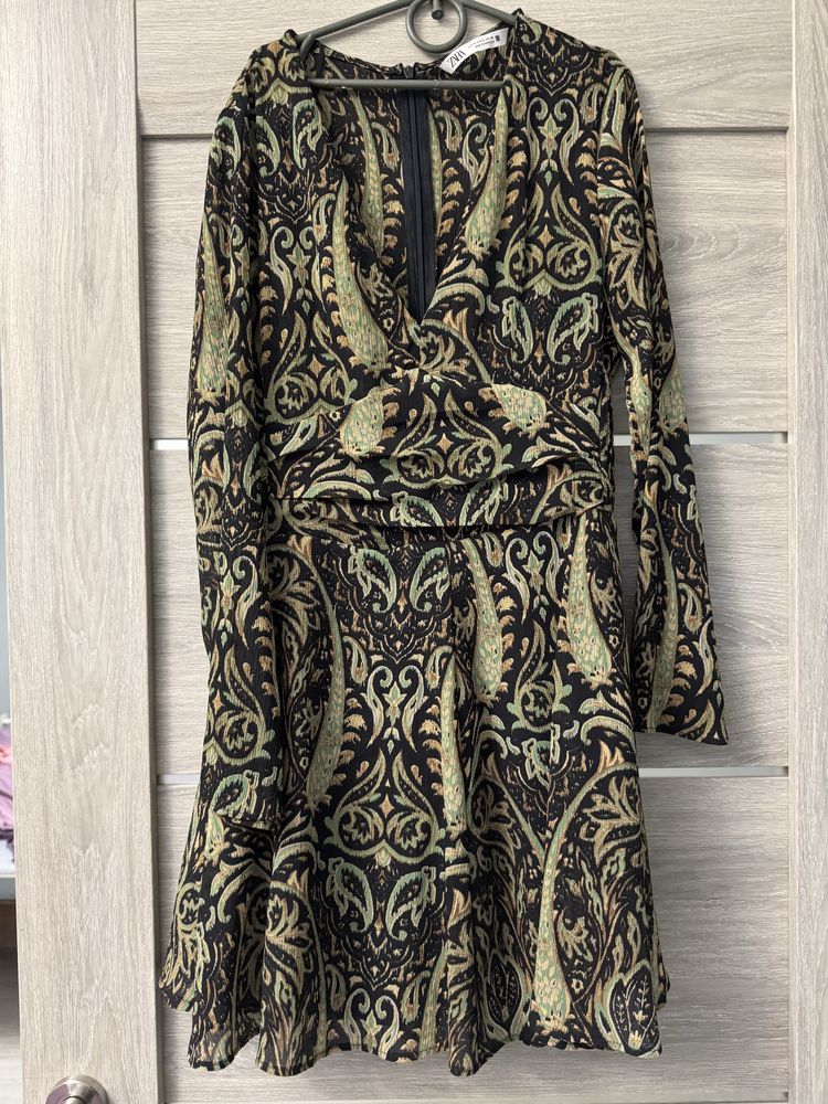 Жіноче плаття від zara