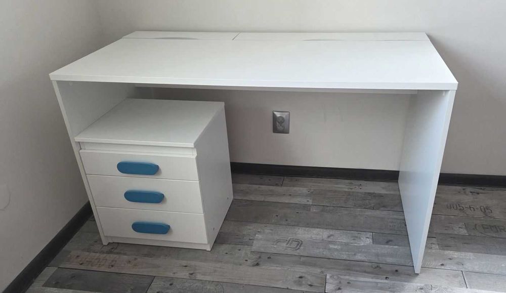 Zestaw mebli młodzieżowych, garderoba, biurko, komoda, szafka, komplet