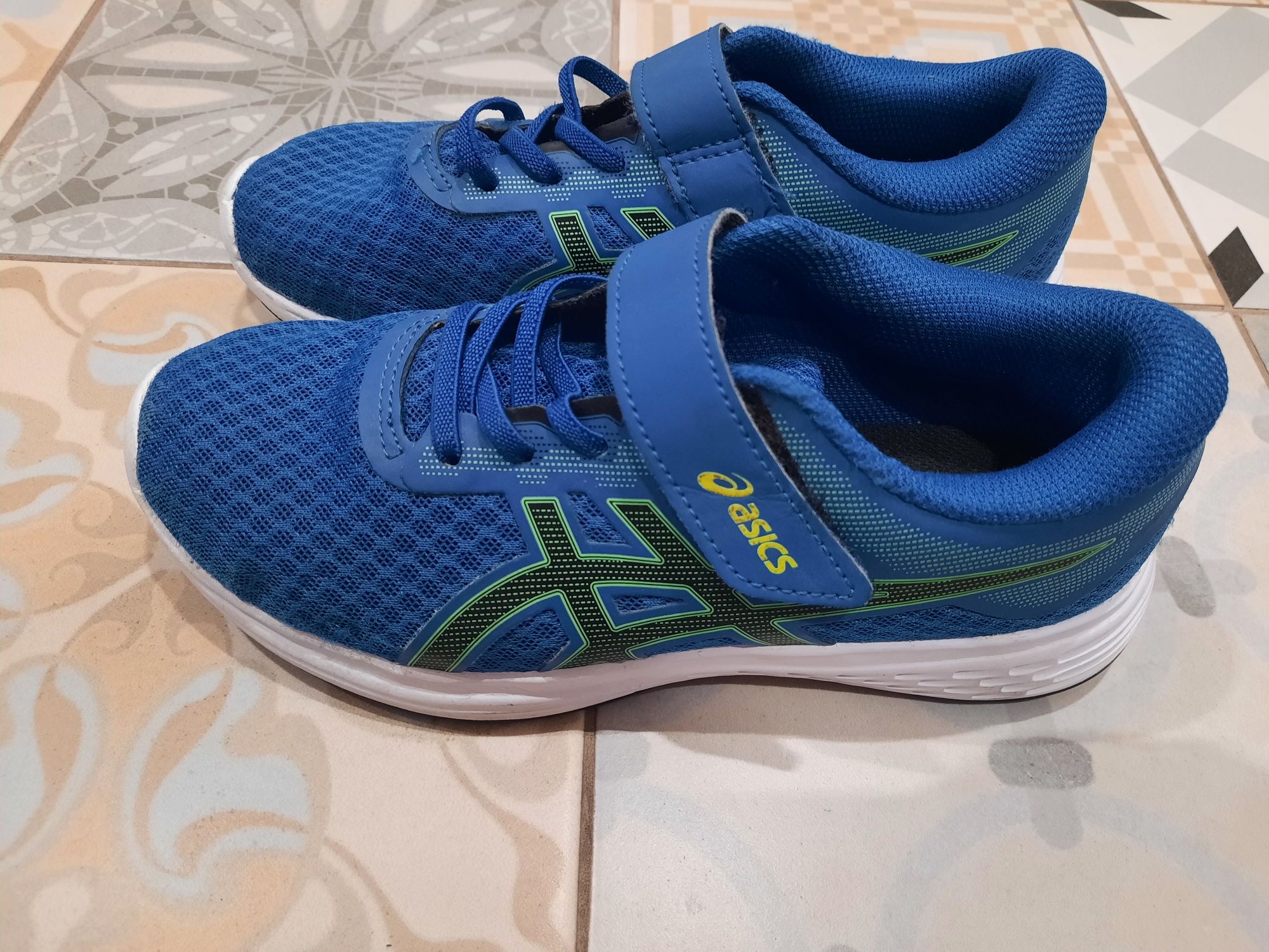 Кросівки asics 33 р.