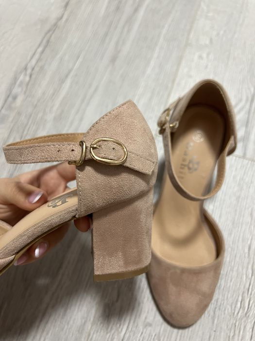 Замшеві туфельки, бежевого кольору 34 розмір