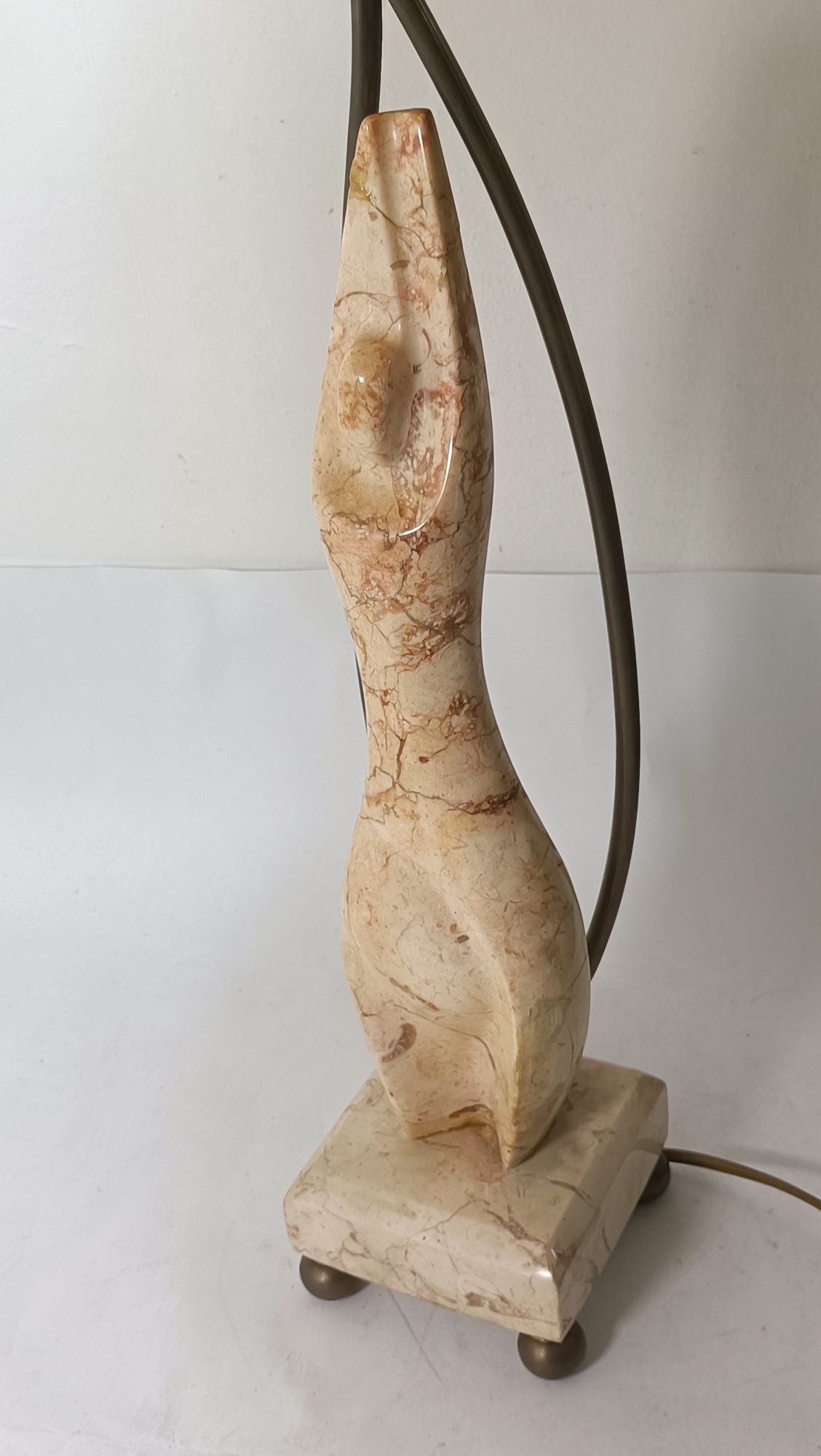 Piękna lampa mosiężna z marmurową figurą vintage