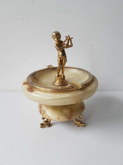 Antyczna popielnica z Onyksu Złoty Kupidyn z harfą lata '70 - 0,665kg