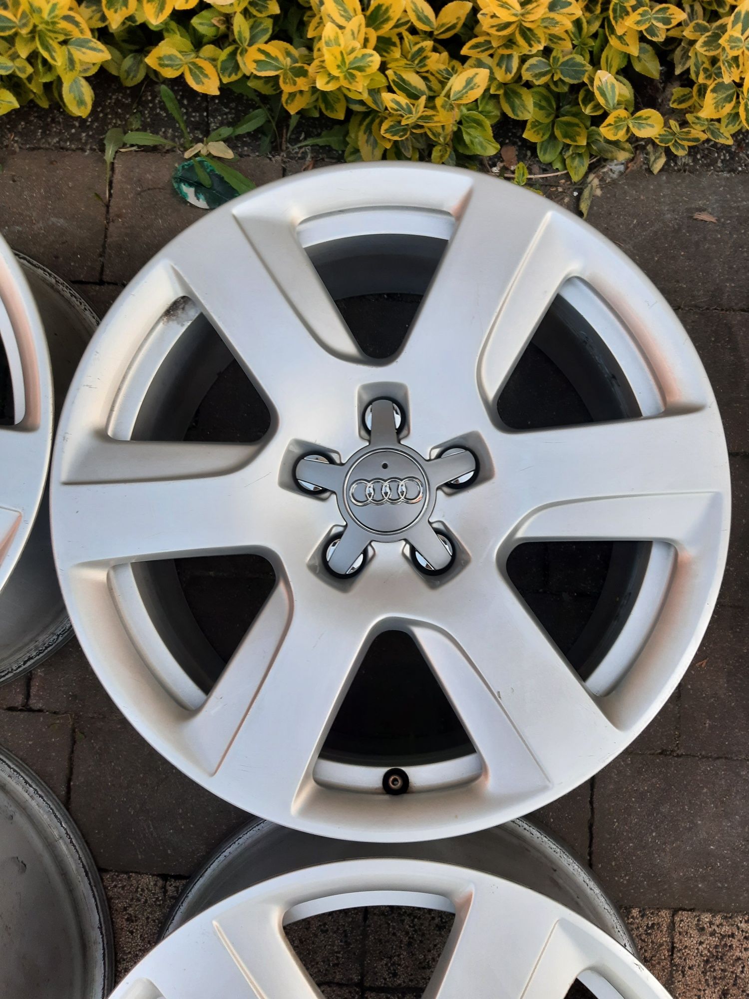 Felgi 17 Audi 5x112 7,5J et37