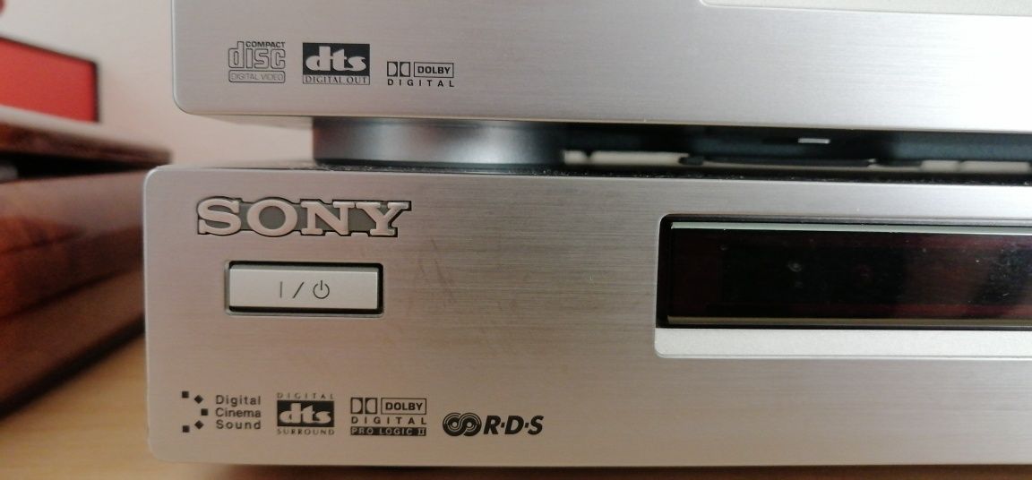 Home cinema da Sony com subwoofer, DVD.