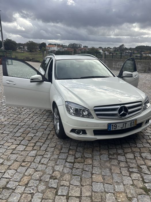 Mercedes C200 em bom estado