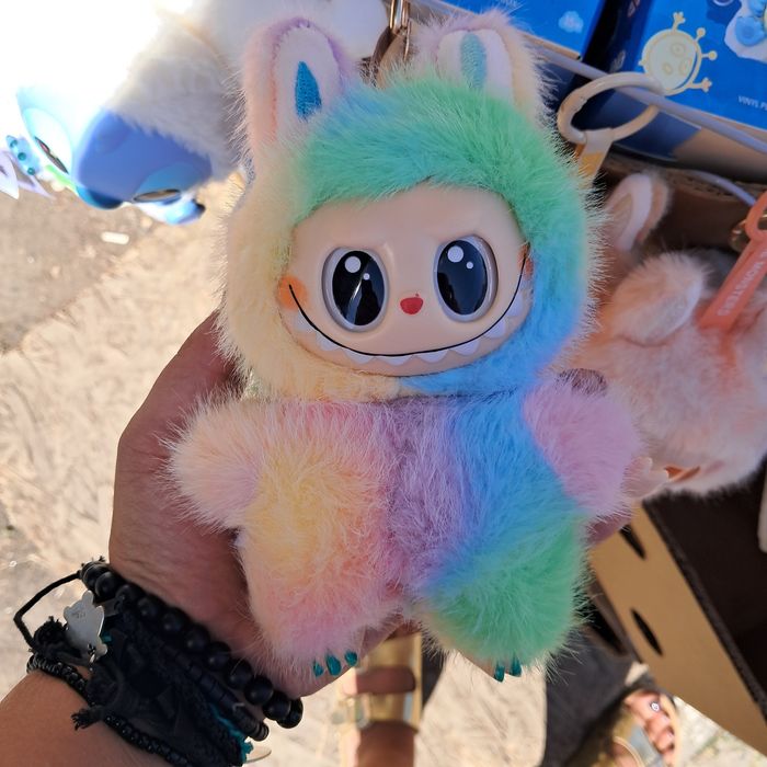 Labubu lafufu seria Big into energy kolor tęczowy