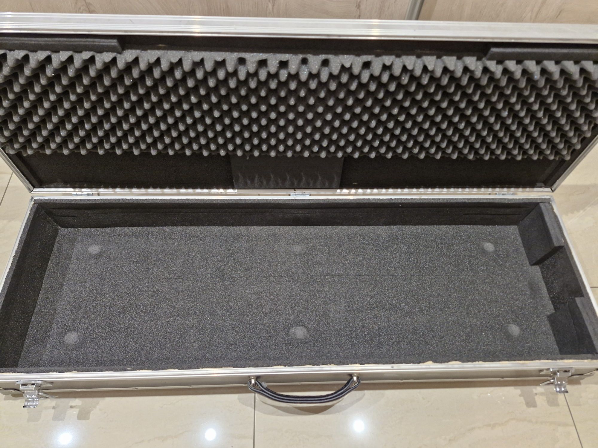 Case twardy Korg Krome 61