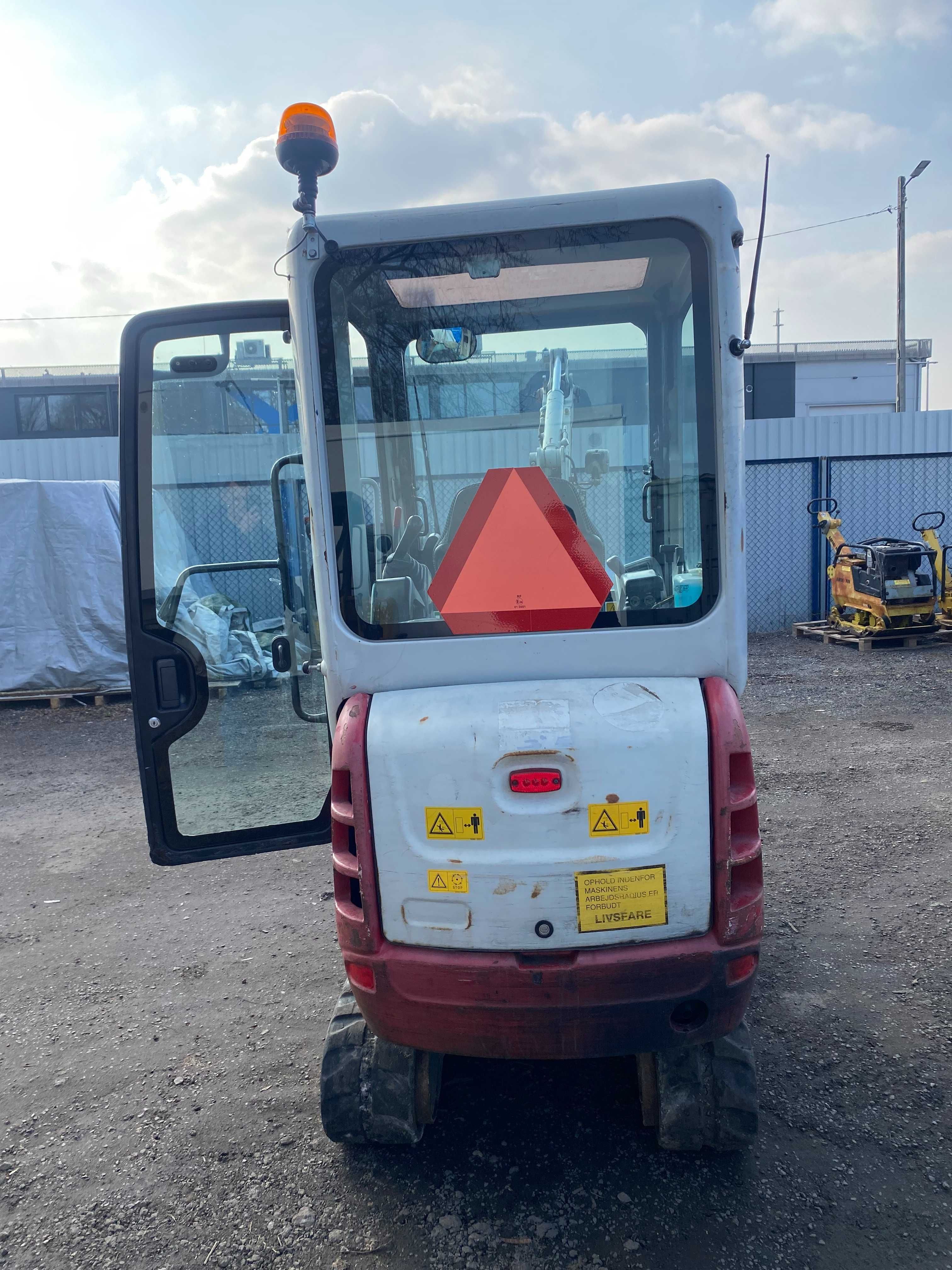 Minikoparka Takeuchi Tb216