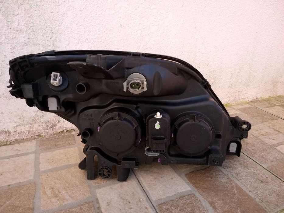 Farol Esquerdo p/Renault Clio da Valeo