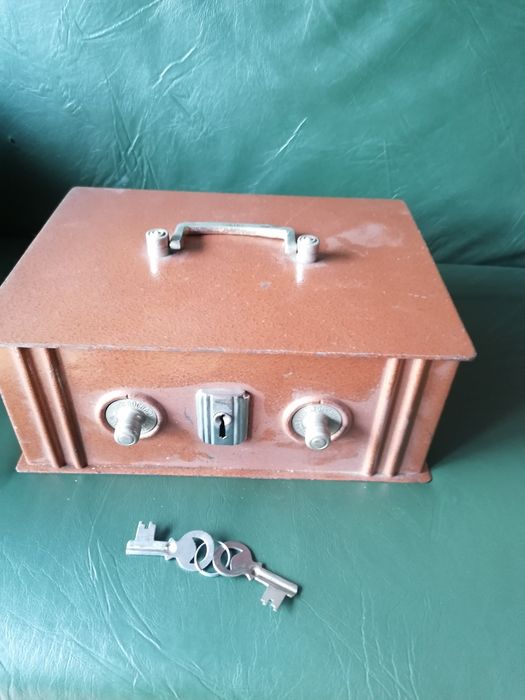 Cofre completo com 2 chaves e código  para desocupar