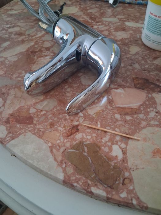 Bateria kran do umywalki  w łazience