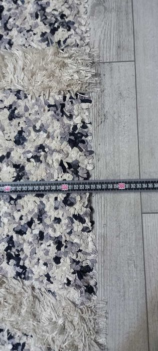 Килим кімнатний в хорошому стані.