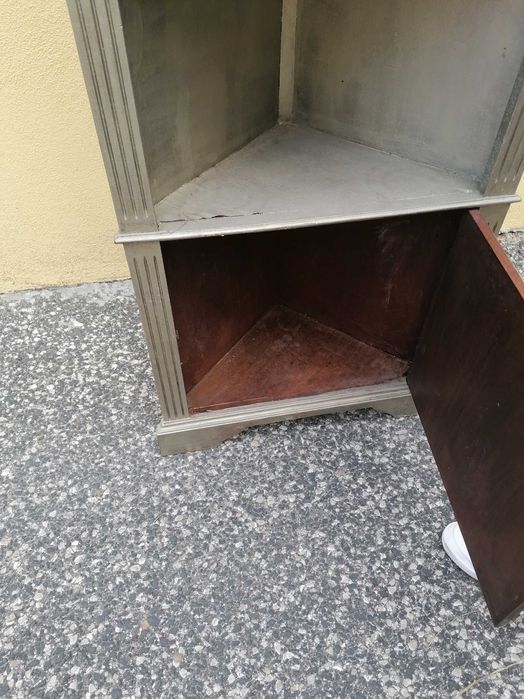 Móvel antigo de canto para restauro