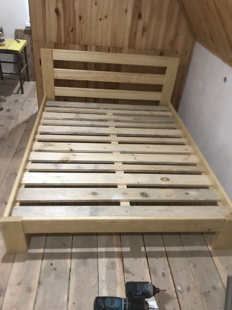 Дитячі дерев'яні ліжка.Столи з дерева.