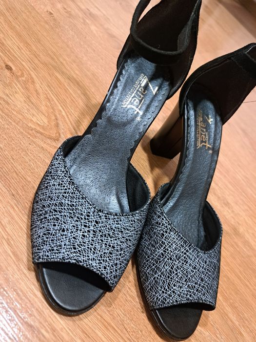 Sandaly na słupku r. 39