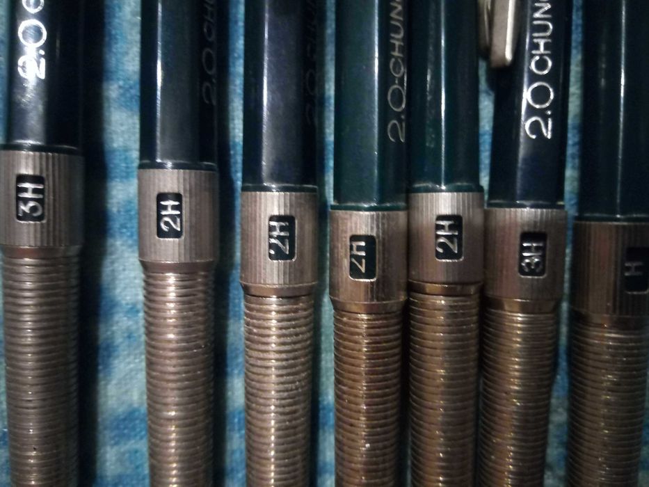 7 metalowych ołówków automatycznych 1 mm