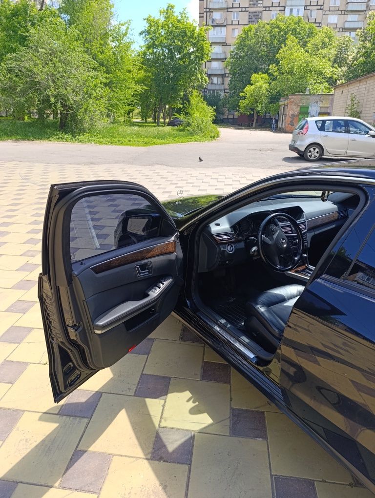 Продам мерседес w212 e200