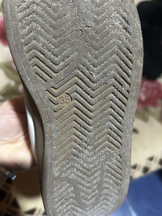 Продам Дитячі кросівки розмір 35