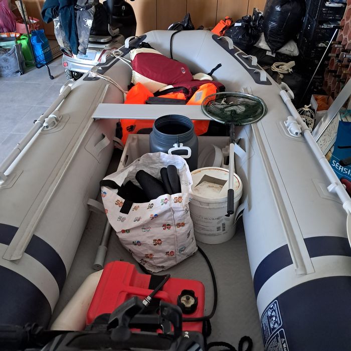 Barco pneumático versus 300