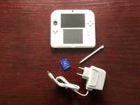 Konsola Nintendo 2DS Biało-Czerwona + akcesoria