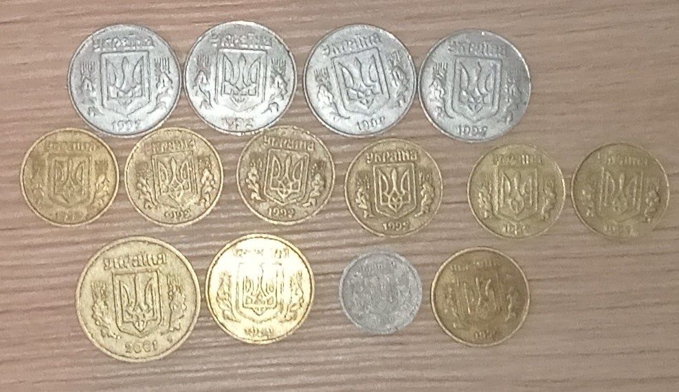 Монети 1992 , 1994 і 2001 року