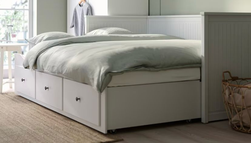 Łóżko rozkładane IKEA z szufladami, materace
