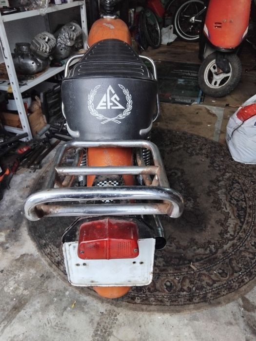 Motorizada zundapp trabalha perfeito