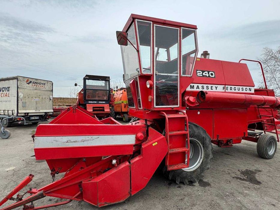 Свіжопривезений комбайн massey ferguson 240 206 claas,john deere