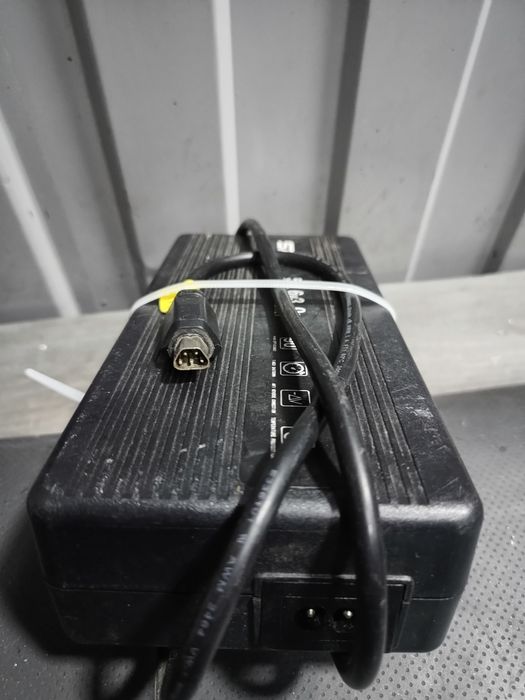 Зарядное устройство Fischer електровелосипед  48 v 5 pin